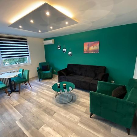 Apartman Omar Stan Na Dan Besplatan Parking SJJ Exteriör bild