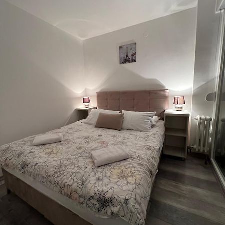Apartman Omar Stan Na Dan Besplatan Parking SJJ Exteriör bild