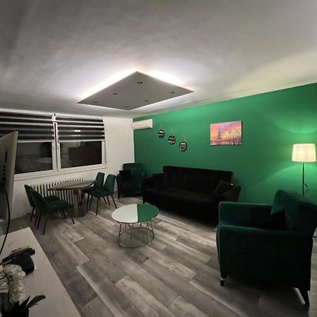 Apartman Omar Stan Na Dan Besplatan Parking SJJ Exteriör bild