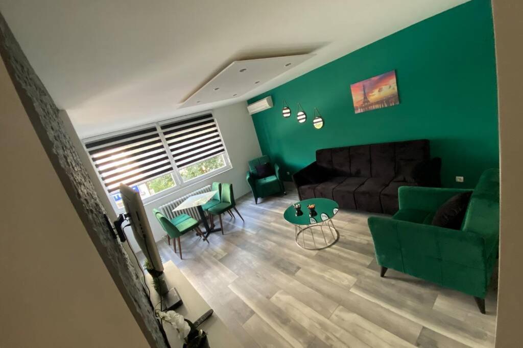 Apartman Omar Stan Na Dan Besplatan Parking SJJ Exteriör bild