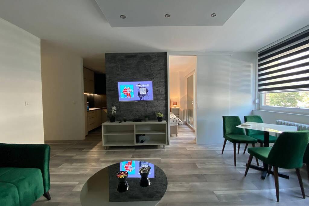 Apartman Omar Stan Na Dan Besplatan Parking SJJ Exteriör bild