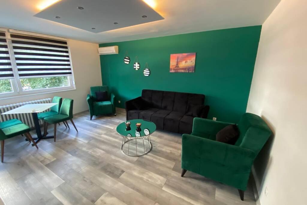 Apartman Omar Stan Na Dan Besplatan Parking SJJ Exteriör bild