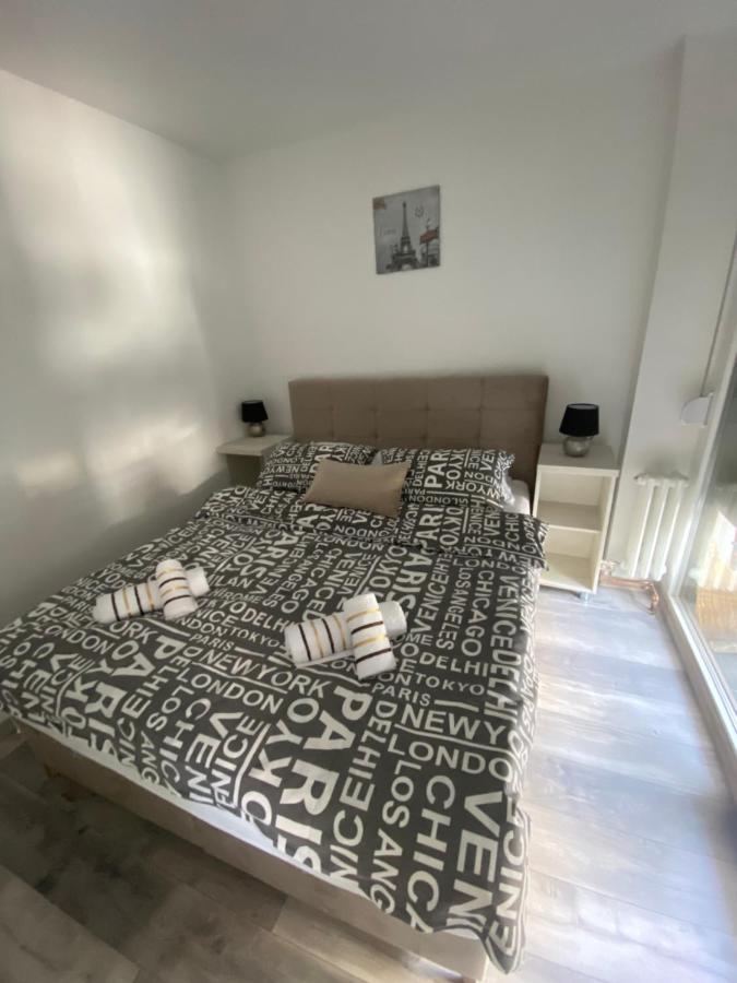 Apartman Omar Stan Na Dan Besplatan Parking SJJ Exteriör bild
