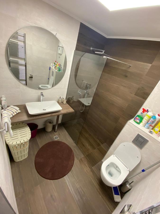 Apartman Omar Stan Na Dan Besplatan Parking SJJ Exteriör bild