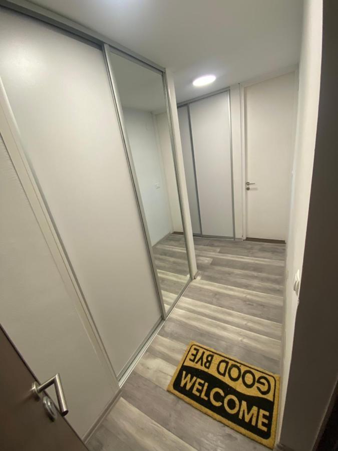 Apartman Omar Stan Na Dan Besplatan Parking SJJ Exteriör bild