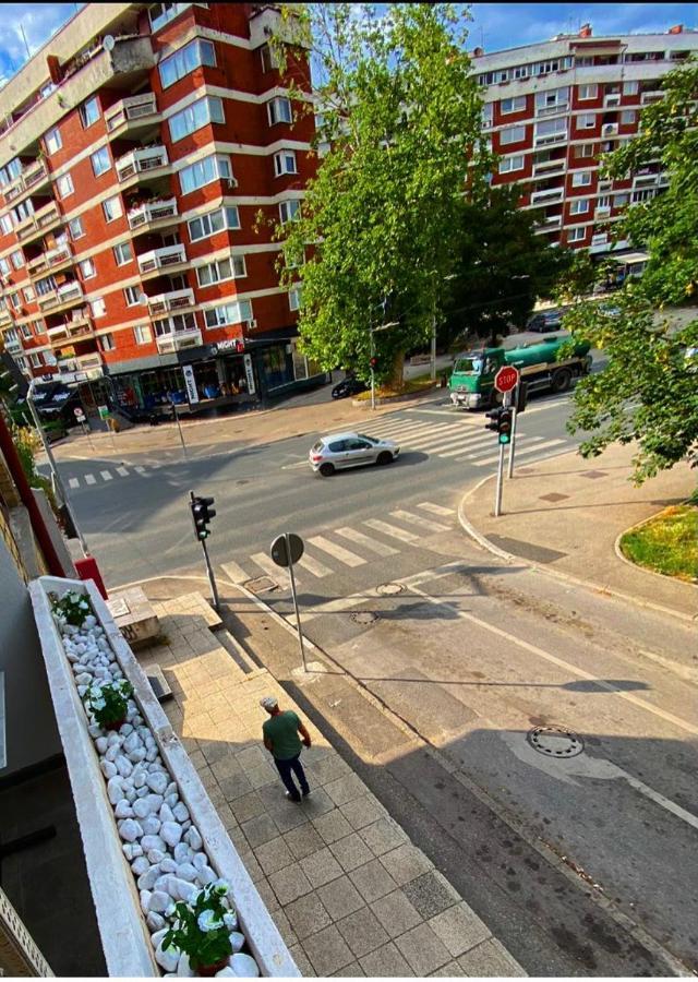 Apartman Omar Stan Na Dan Besplatan Parking SJJ Exteriör bild