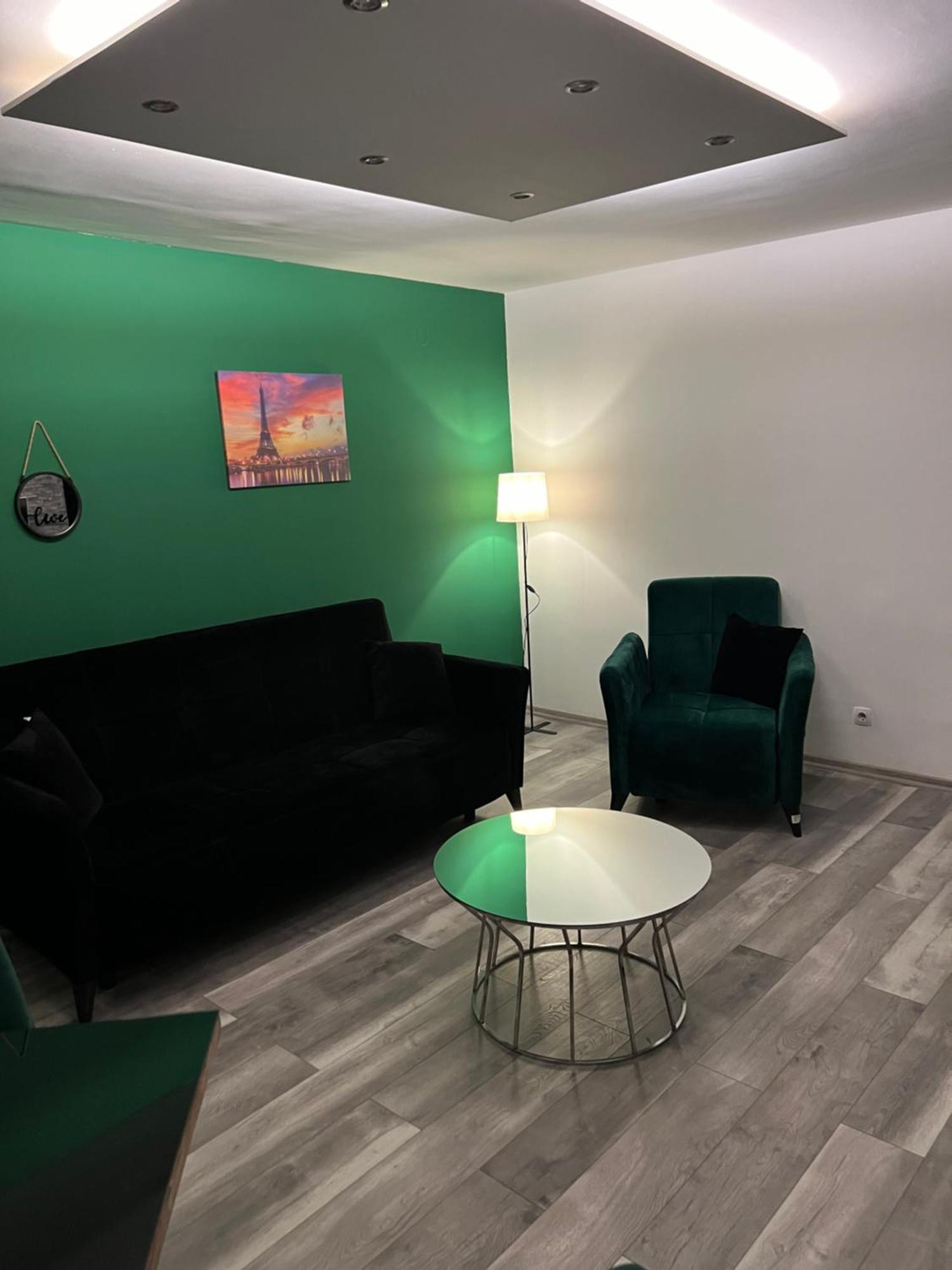 Apartman Omar Stan Na Dan Besplatan Parking SJJ Exteriör bild