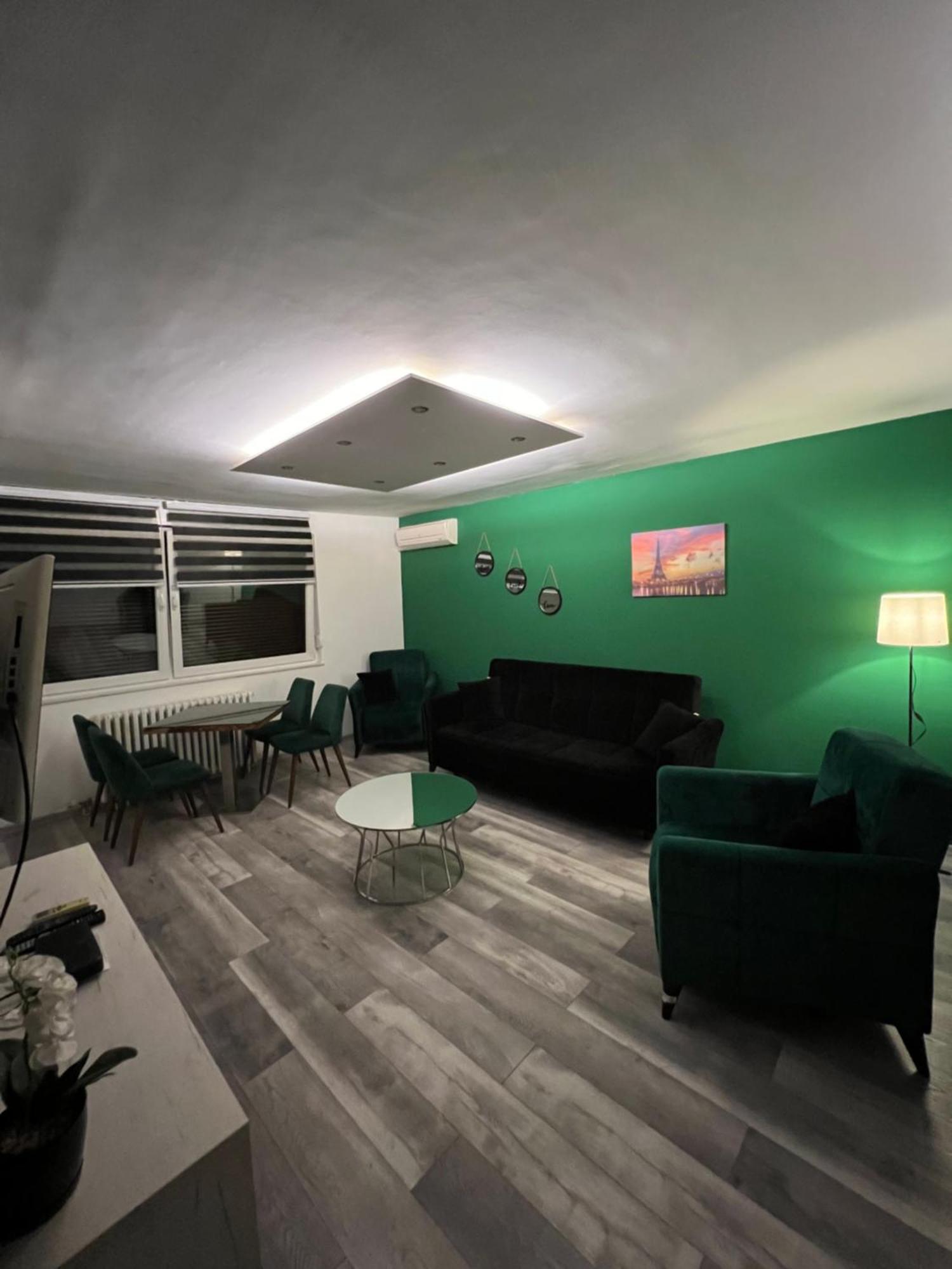 Apartman Omar Stan Na Dan Besplatan Parking SJJ Exteriör bild