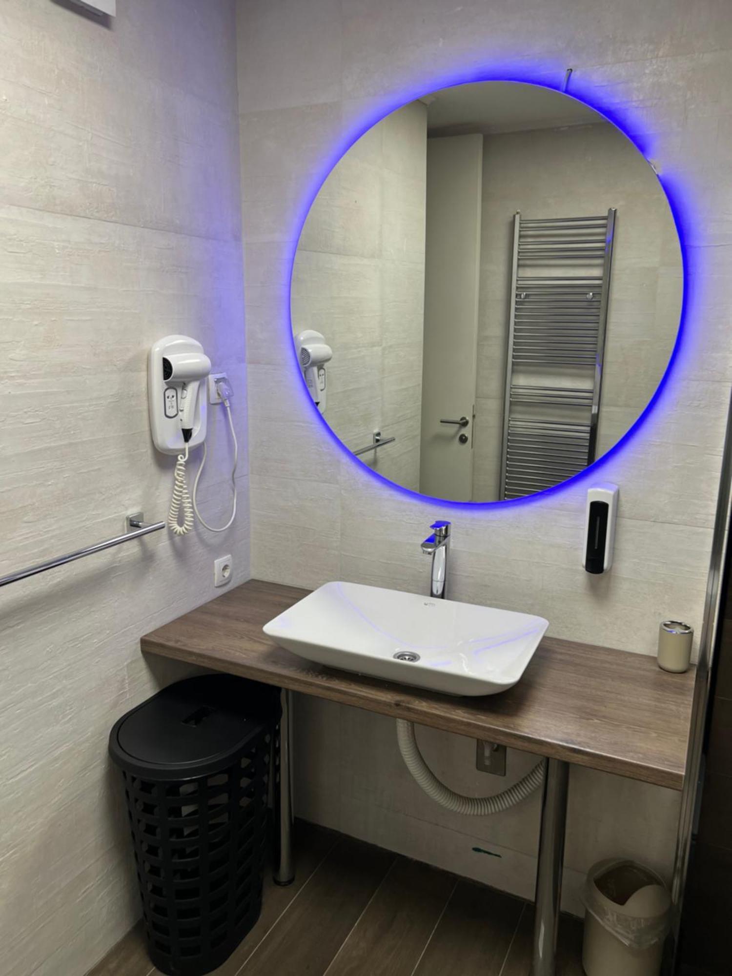 Apartman Omar Stan Na Dan Besplatan Parking SJJ Exteriör bild