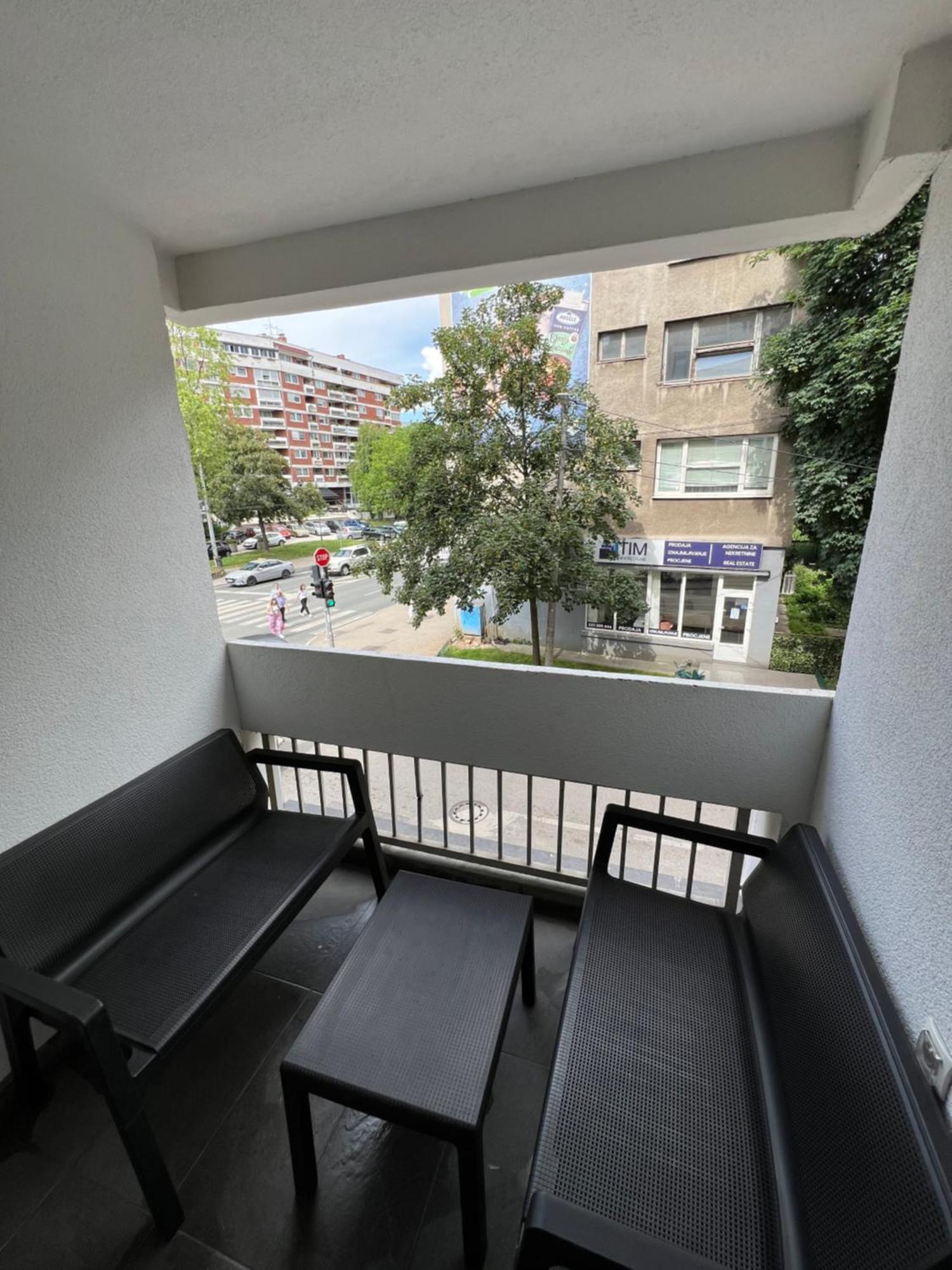Apartman Omar Stan Na Dan Besplatan Parking SJJ Exteriör bild